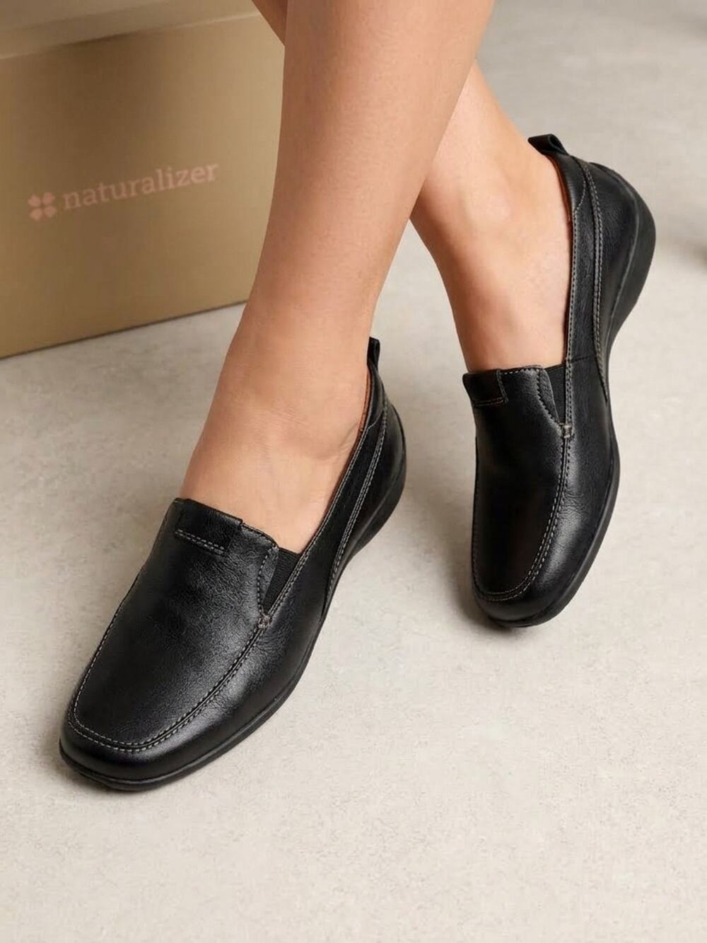 Naturalizer Magic Womens slip-on loafers US 8.5 Black leather Flat